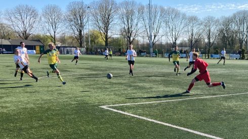 Remise Gorecht in topper, The Knickerbockers wint van koploper