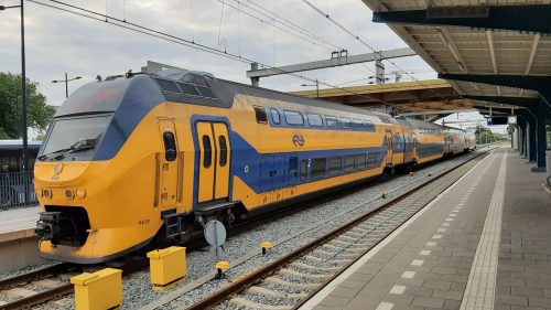 Ministerie onderzoekt definitief Nederland-ticket: “Drempel voor ov zo laag mogelijk houden”