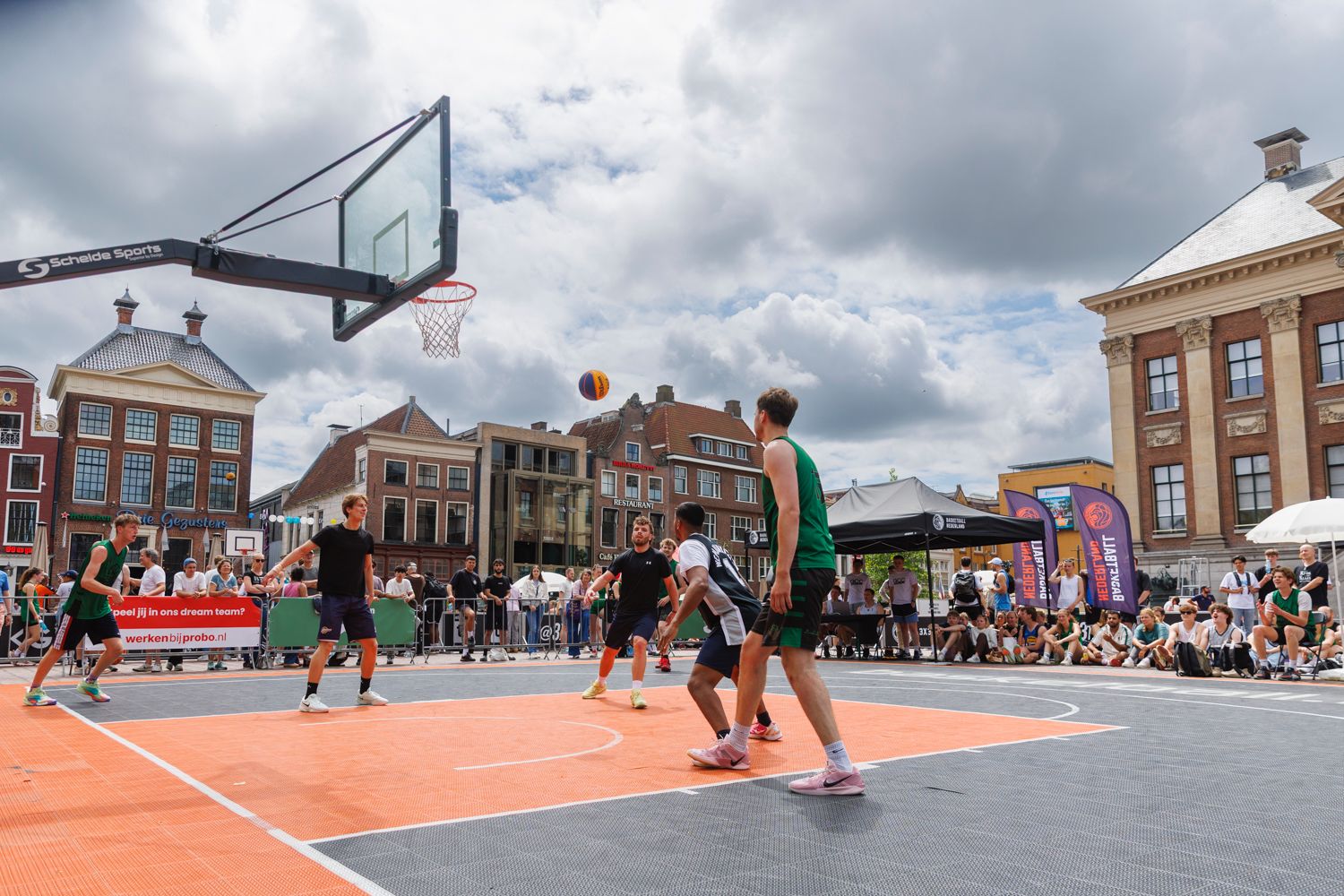 Recordaantal aanmeldingen voor 3×3-toernooi op Grote Markt: “Groningen laat zien dat het de basketba