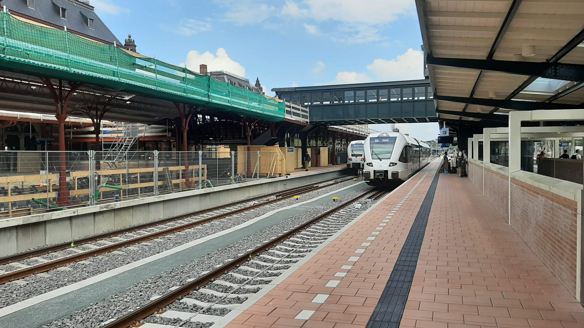 Vertragingen op noordelijk spoor door storingen en defecte trein