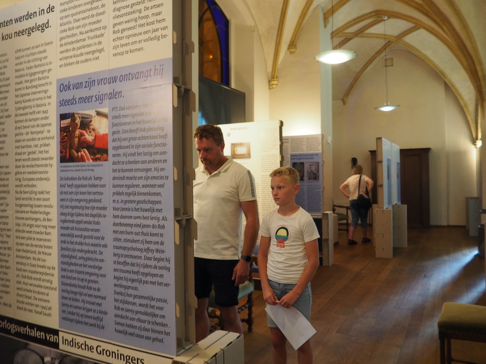 Expositie in Martinikerk brengt Indische en Molukse verhalen tot leven: “Een herdenking waar iederee