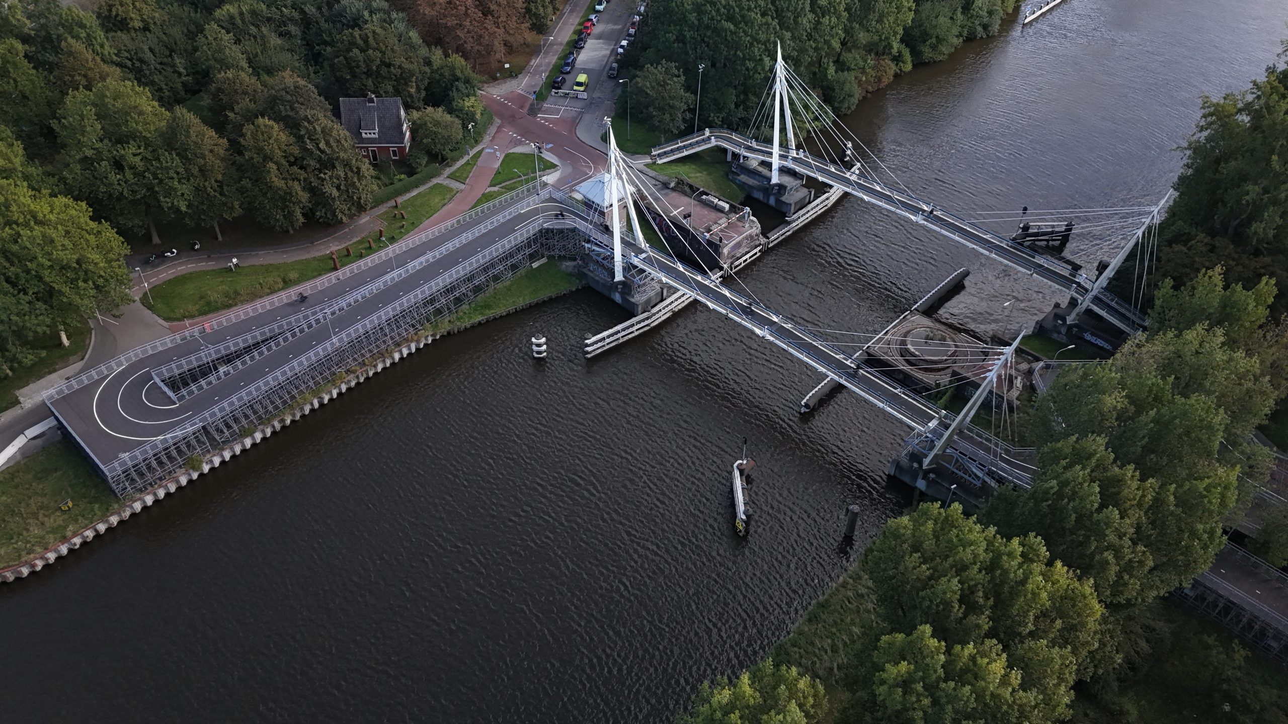 VVD wil tijdelijke Gerrit Krolbrug uit eigen zak betalen, wethouder waarschuwt voor vertraging