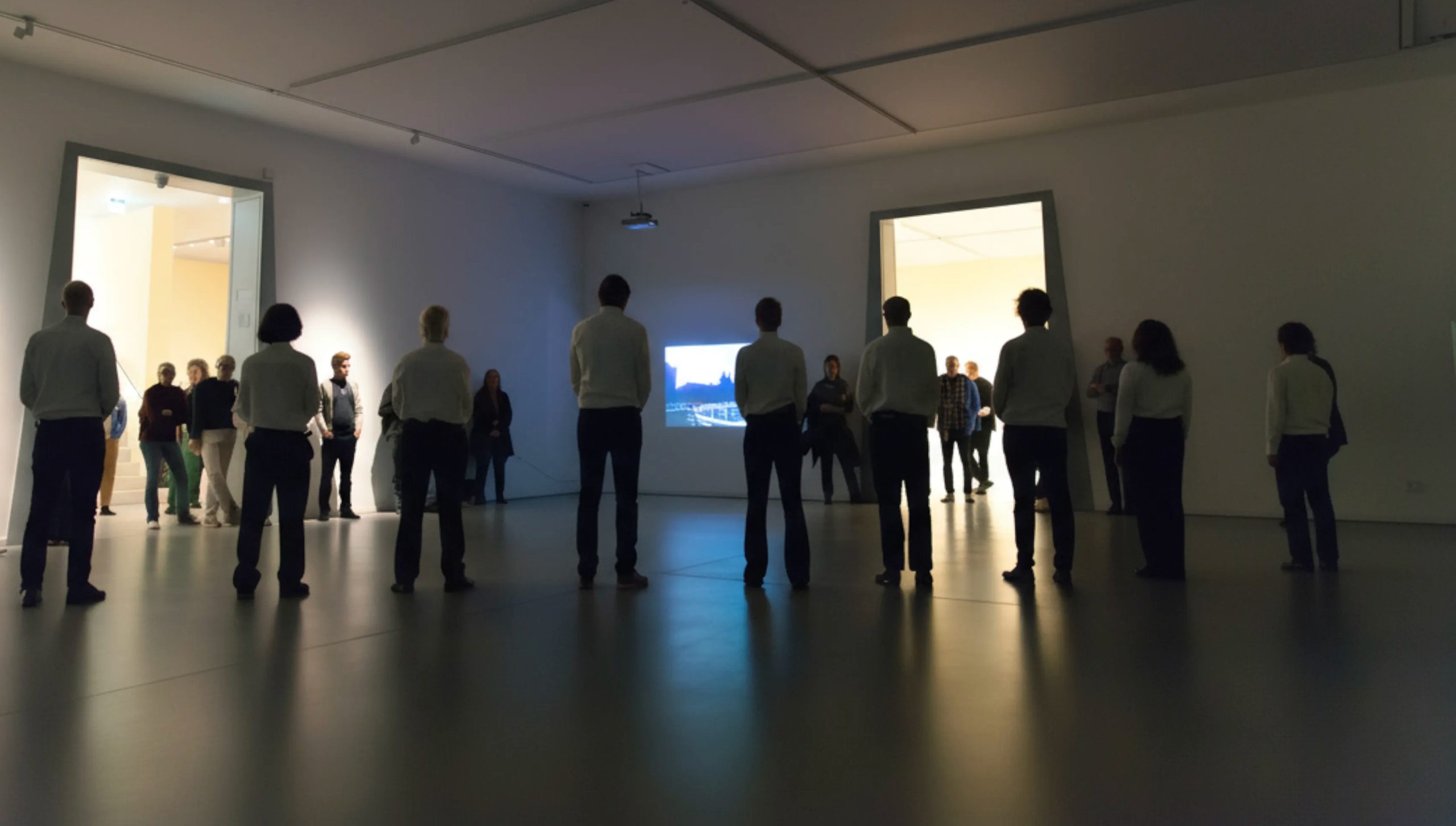 Milieuactivisten houden stil protest in Groninger Museum tegen fossiele sponsoring