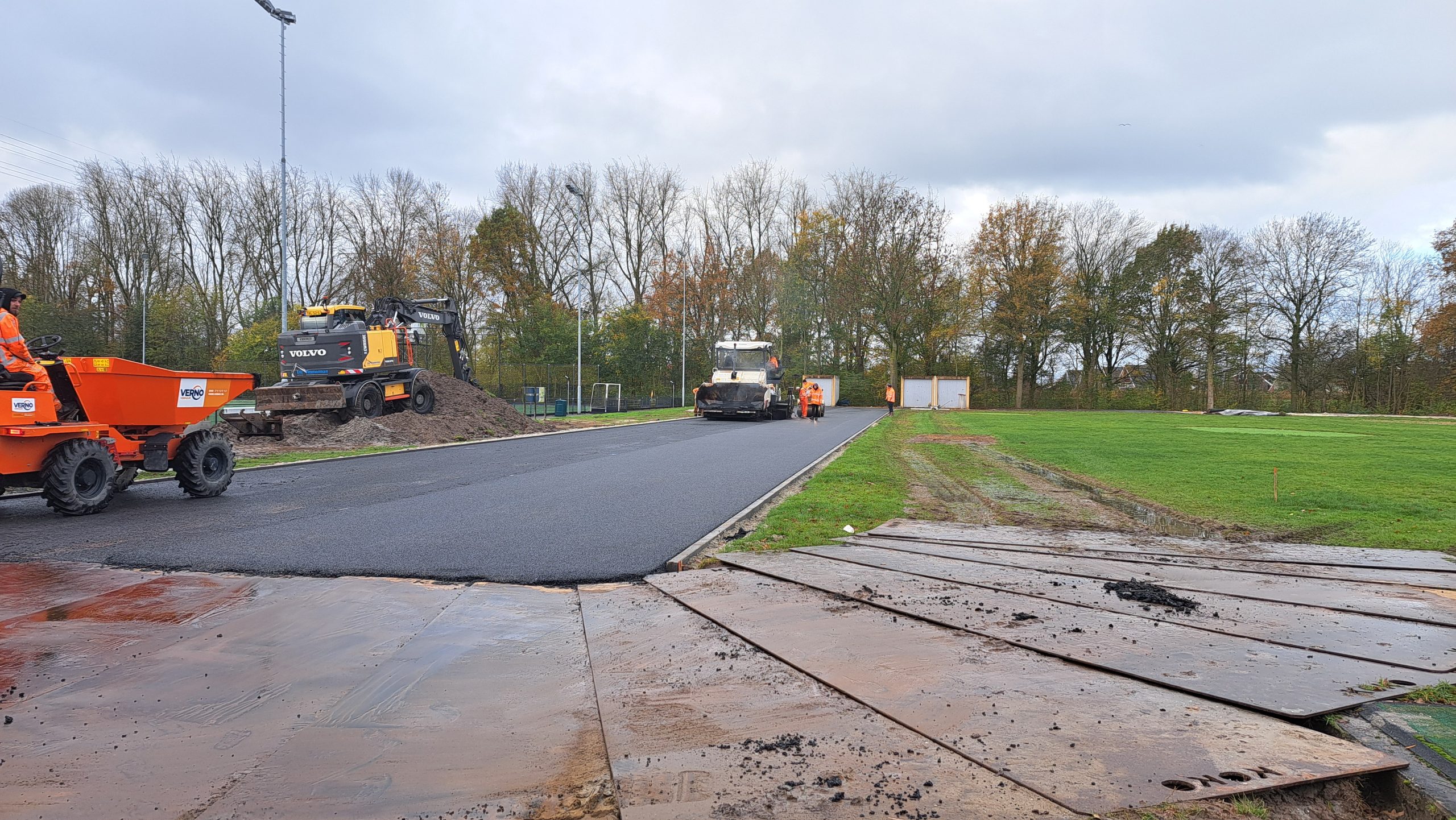 Aanleg nieuwe atletiekstrook op Zernike begonnen