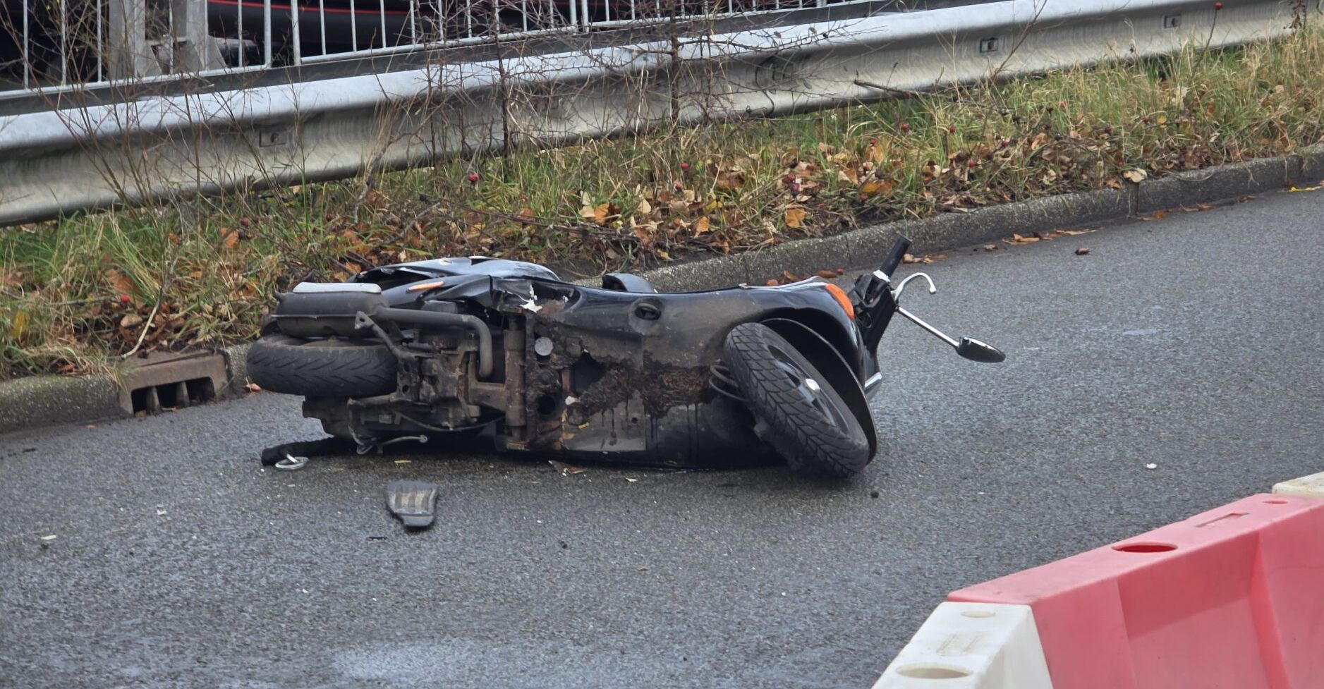 Scooterbestuurder gewond door botsing met lijnbus in Korrewegwijk