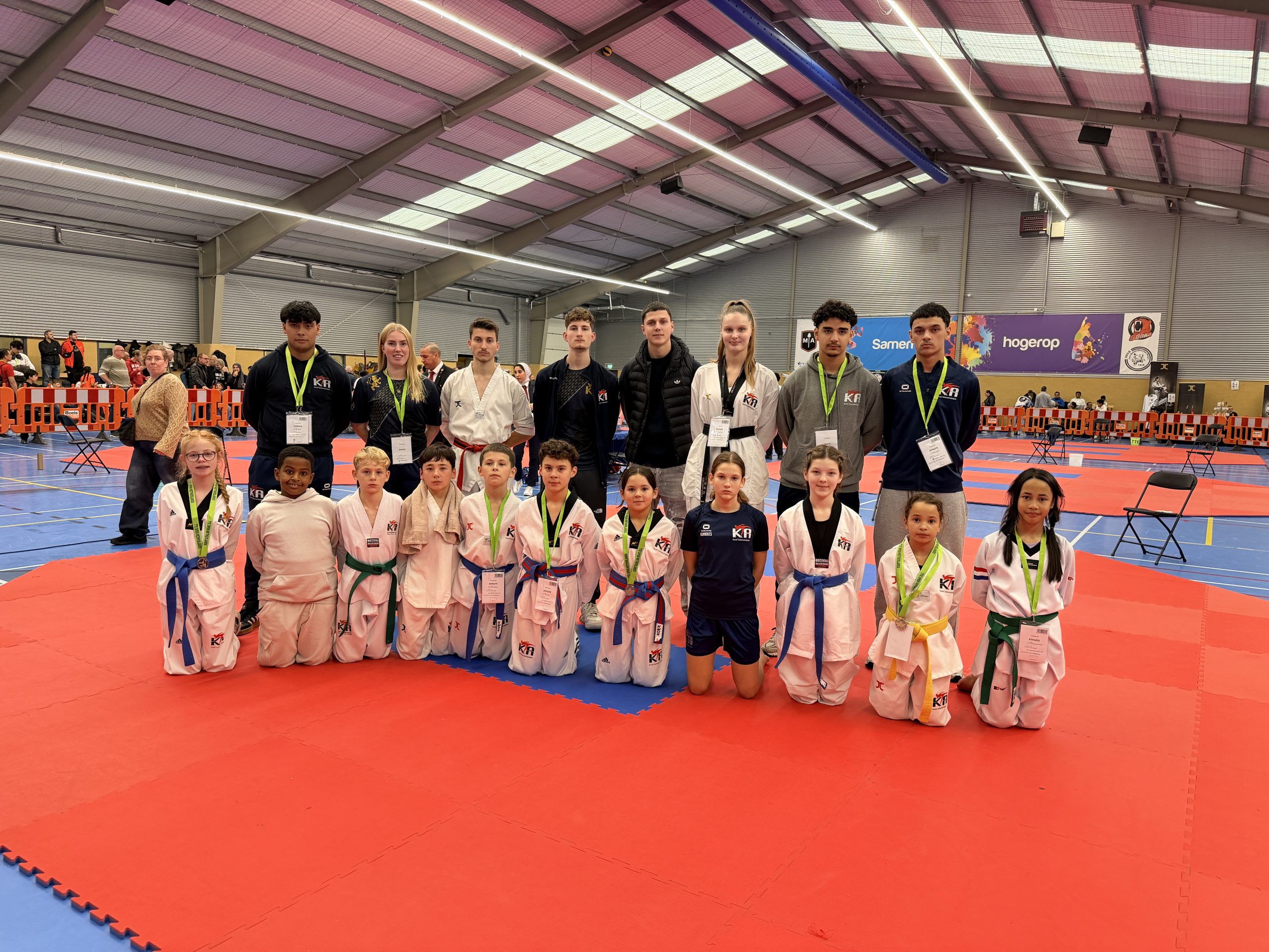 Kazemi Taekwondo Academie imponeert op TTE Open met elf medailles
