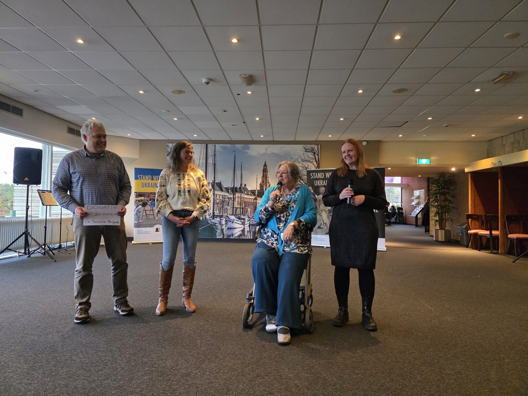 Stedenband Moermansk schenkt 20.000 euro aan De Sociale Brigade: “Hier kunnen we een ambulance voor 