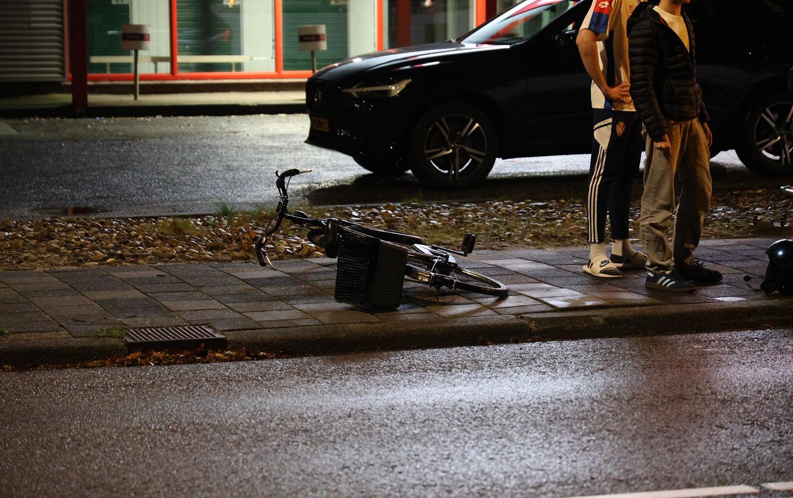 Fietser gewond bij aanrijding met scooterrijder op Peizerweg