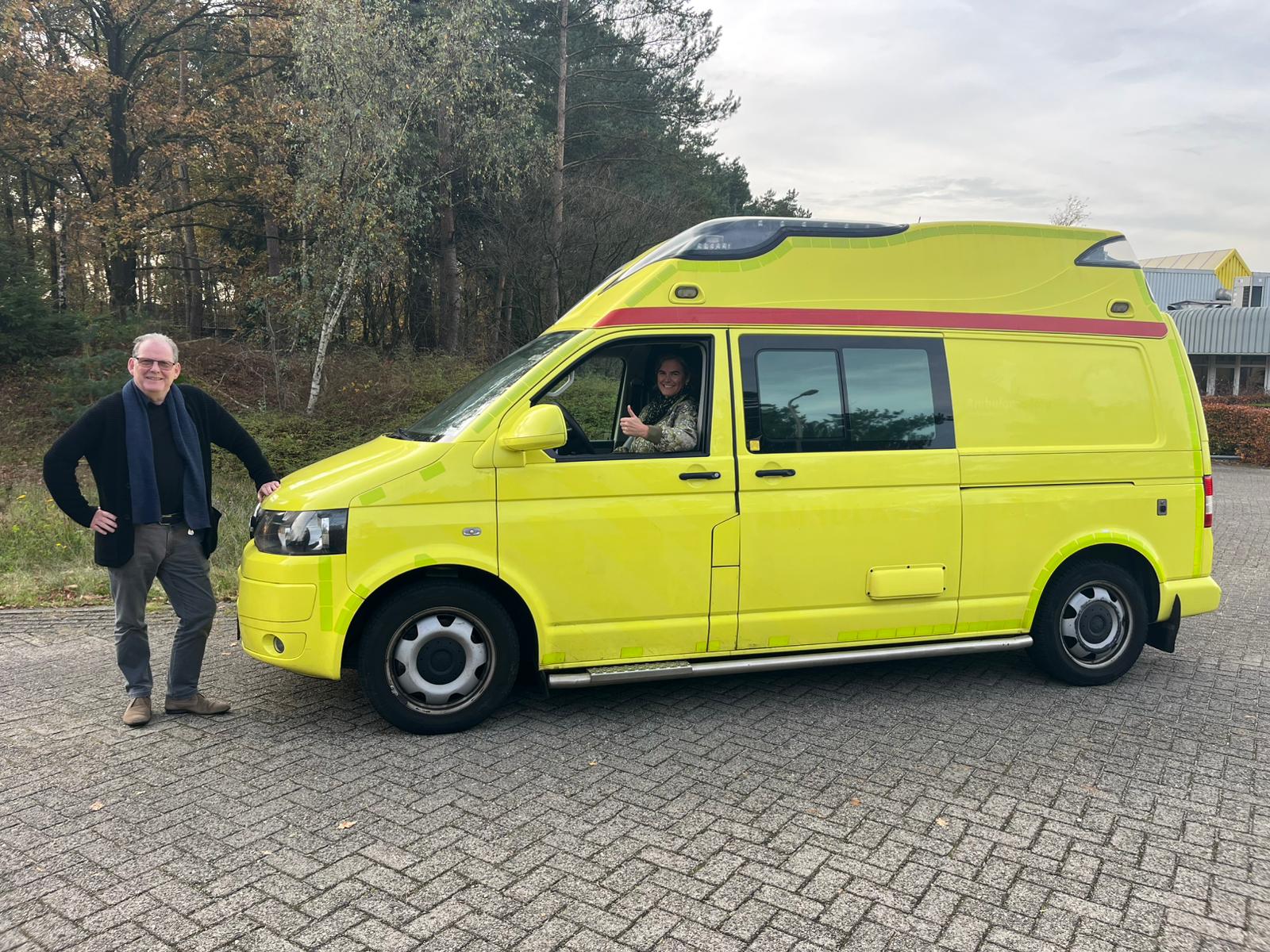 Sociale Brigade ontvangt ambulance voor Oekraïne: “Op zoek naar brancard en medische hulpmiddelen”