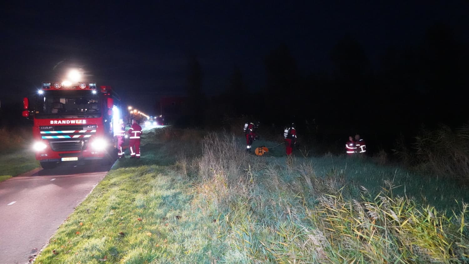 Persoon vermoedelijk te water geraakt in sloot bij De Waard