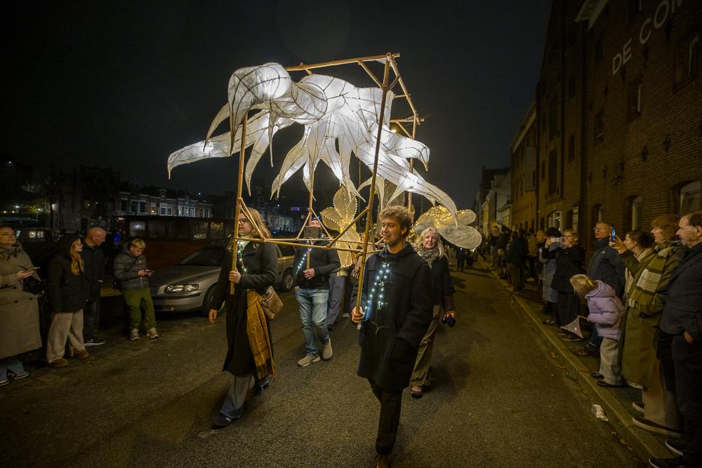 Succesvolle Sunnemeerten Parade brengt Groningen samen: “Volgend jaar komt er een vervolg” (foto’s)