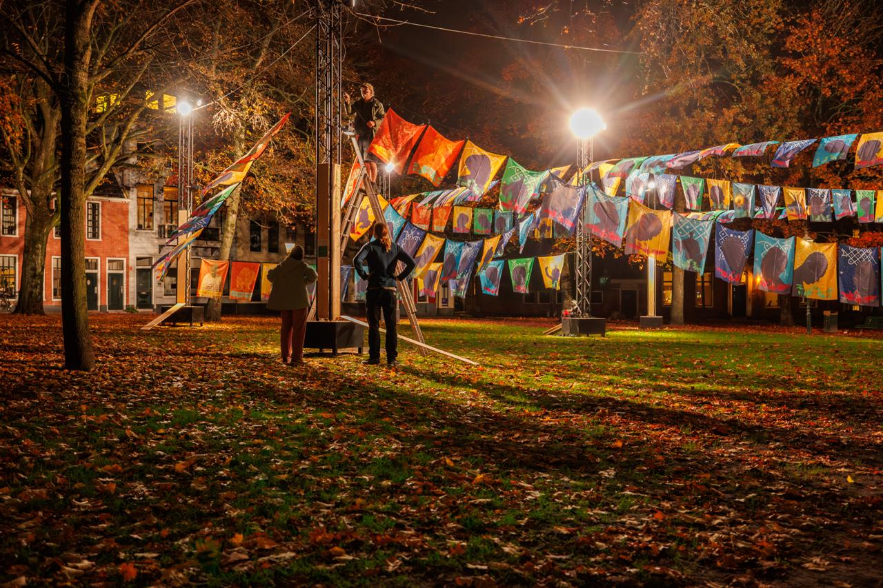 Vergeten namen uit het slavernijverleden krijgen ‘gezicht’ op Martinikerkhof
