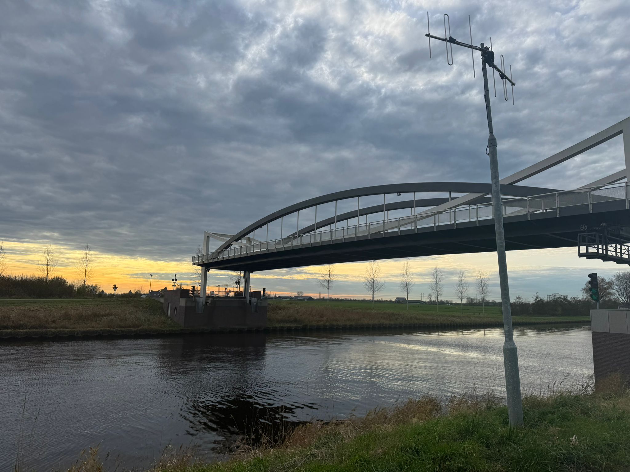 Dorkwerderbrug blijft tot zeker dinsdag dicht; gemotoriseerd verkeer zal ook daarna moeten omrijden