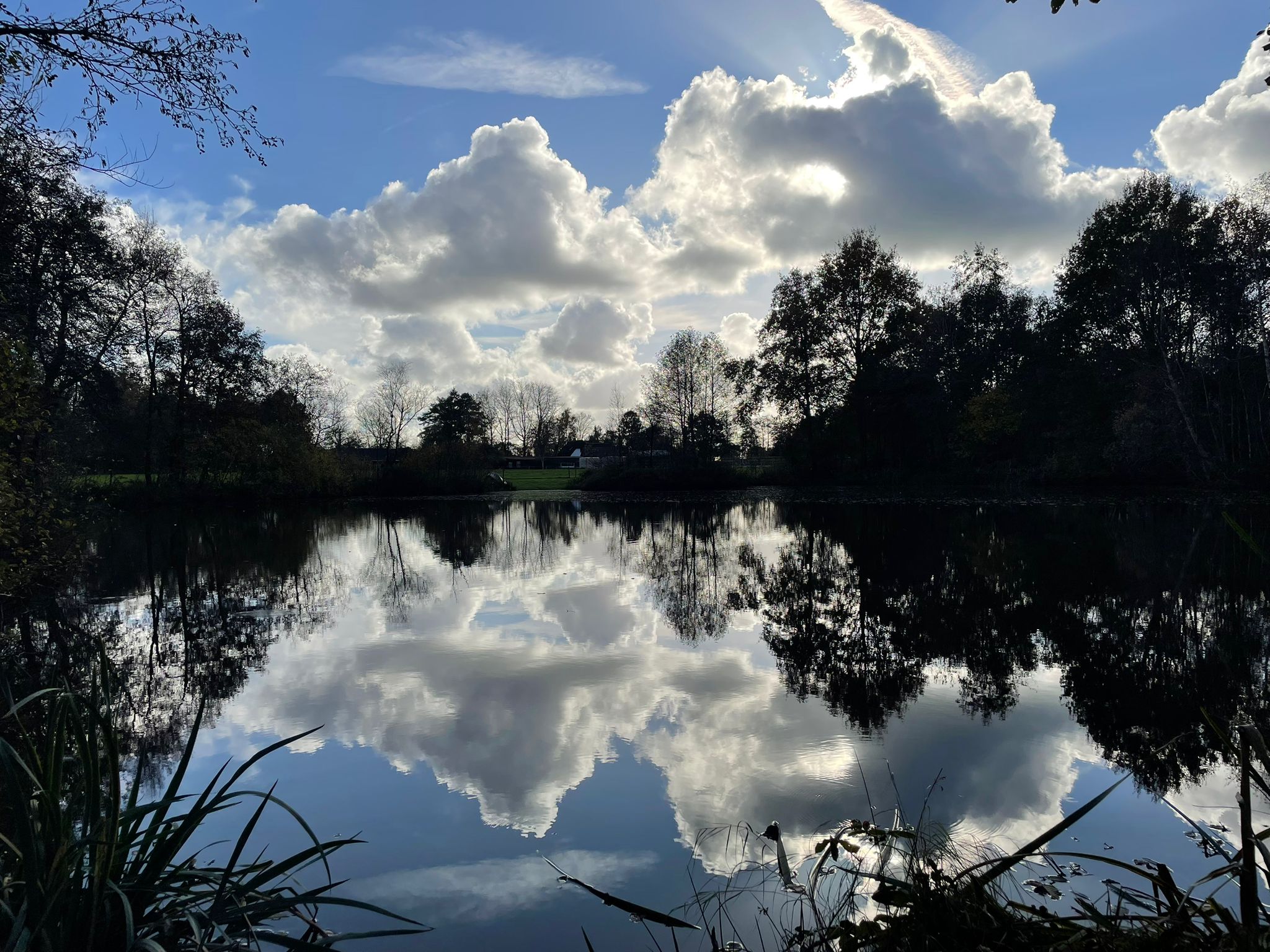 ‘Zondag droog maar waterkoud, komende dagen kans op winterse buien’