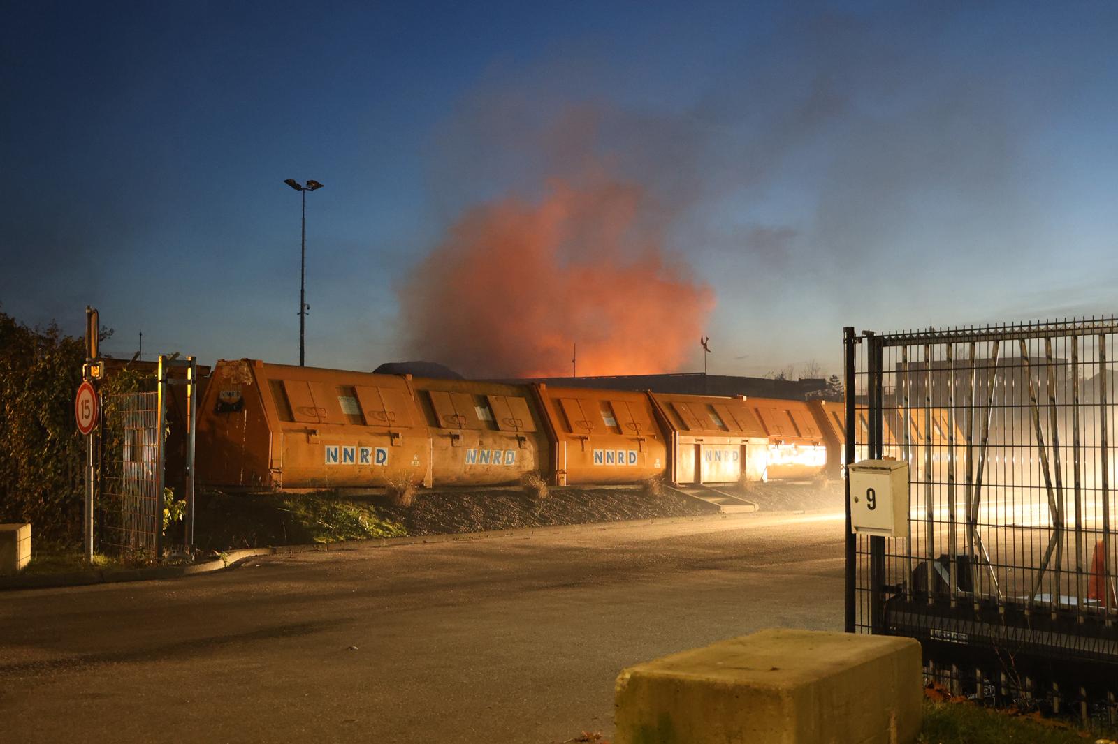 Forse rookontwikkeling bij brand op terrein afvalverwerker Euvelgunne
