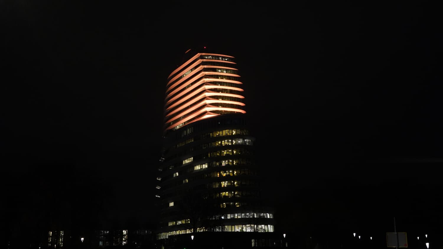 Gebouwen in gemeente kleuren oranje: “Aandacht vragen voor geweld tegen vrouwen”