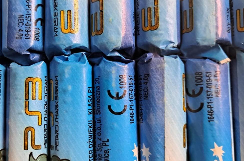 Politie betrapt jongeren met zwaar illegaal vuurwerk op school aan Admiraal de Ruyterlaan