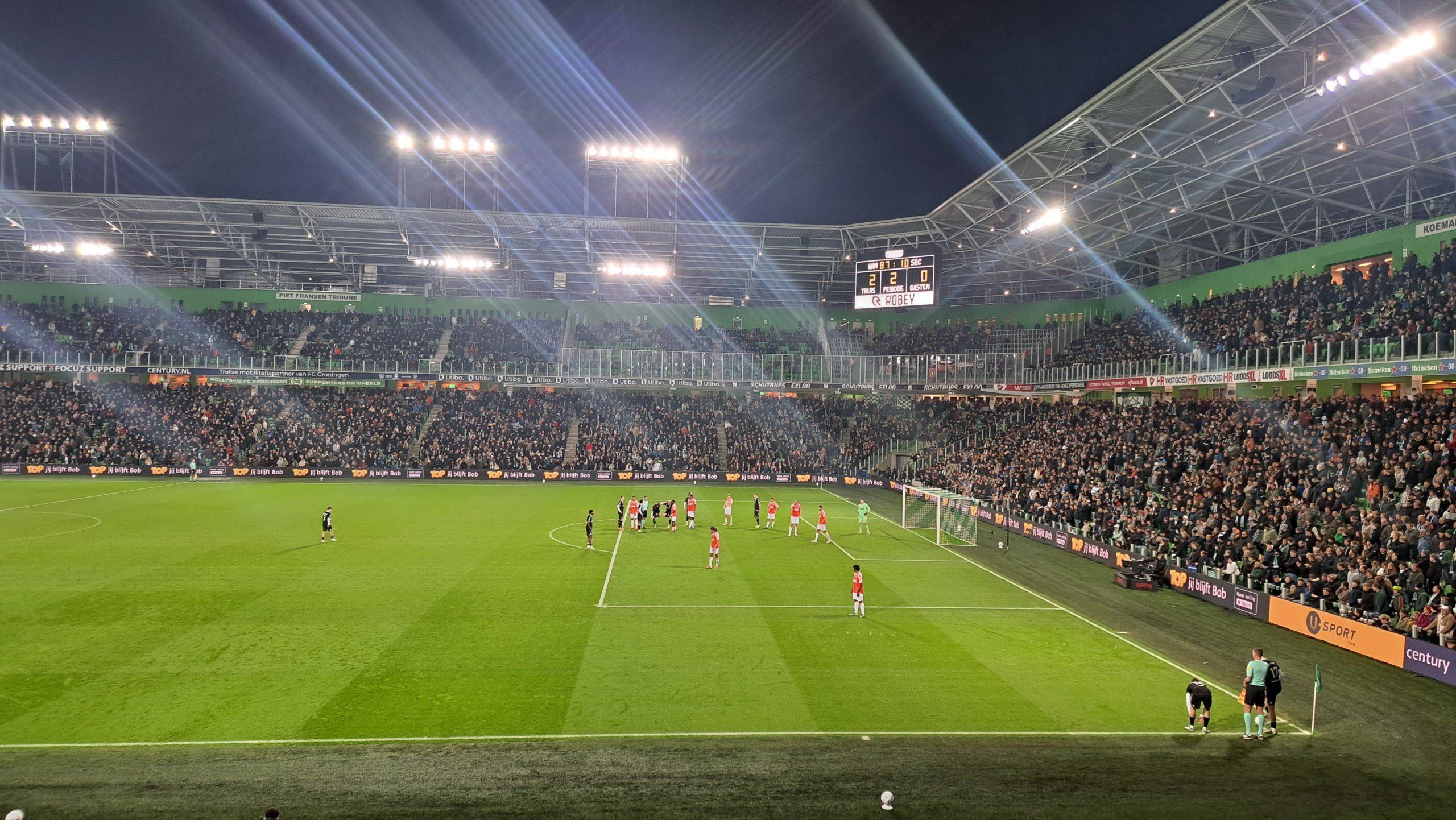 Feestelijke avond in Euroborg eindigt voor FC Groningen met ruime overwinning