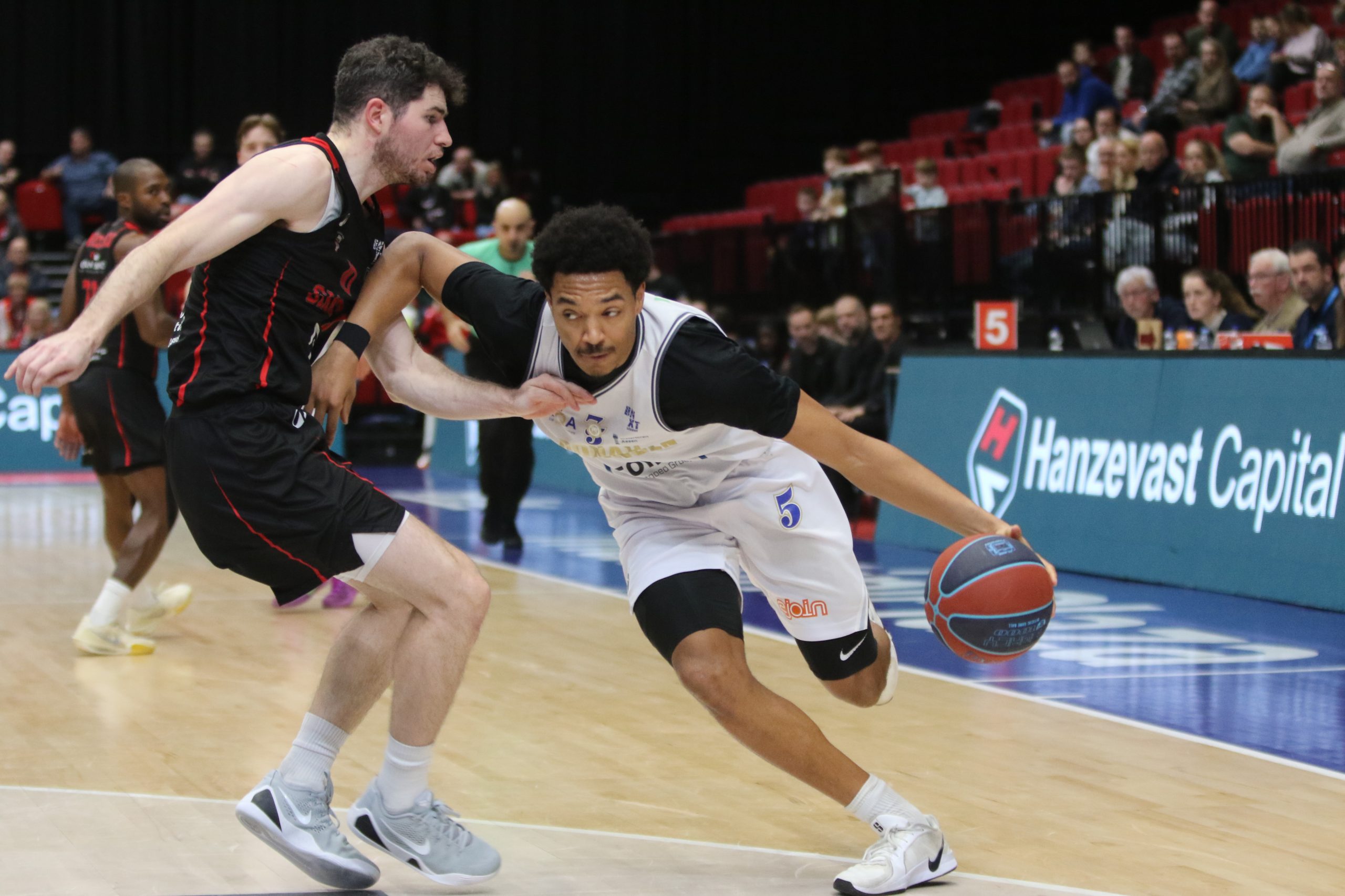 Donar naar halve finale Basketball Cup