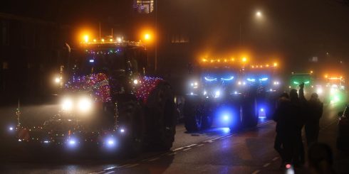 Warm onthaal voor tocht met verlichte trekkers in Hoogkerk en Vinkhuizen