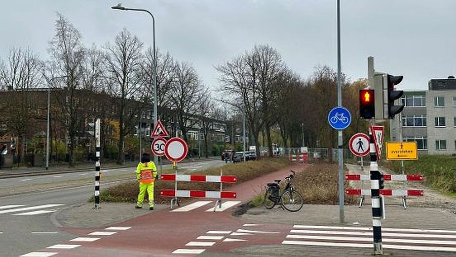 Westelijk fietspad langs Petrus Campersingel blijft tot en met volgende week vrijdag dicht