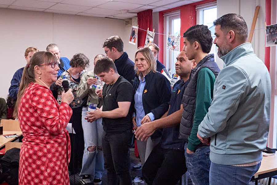 Energiehelpers uit Groningen in het zonnetje gezet in Paddepoel