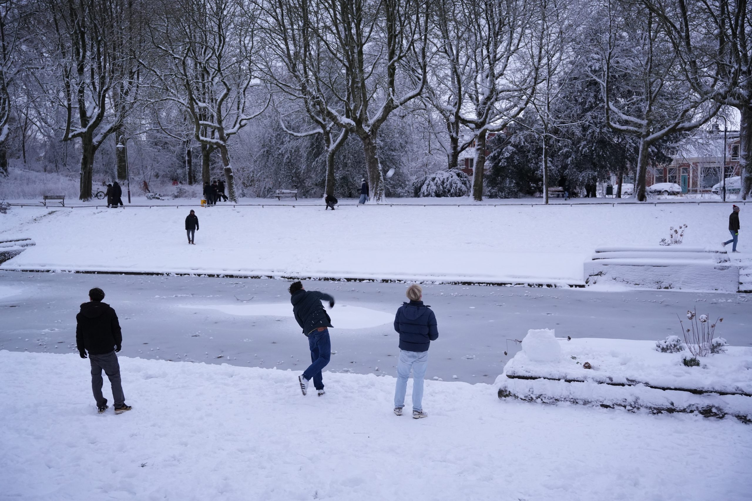 Dinsdag begint bewolkt maar volop sneeuw in de avond en nacht