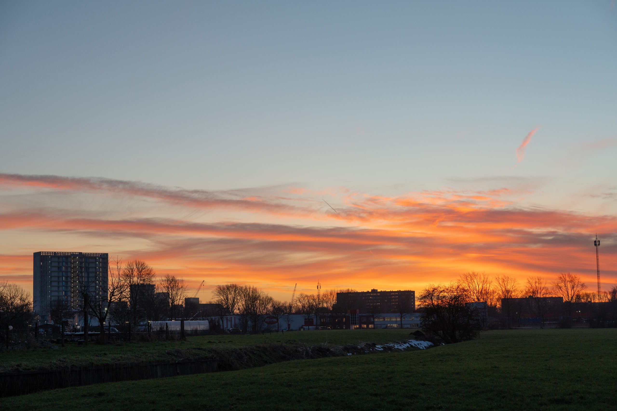 “Donderdag grijs en grauw, vanaf zondag daalt de tempratuur weer”