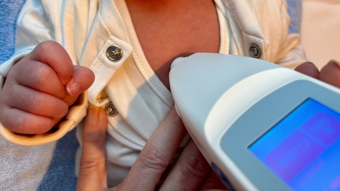 Onderzoek UMCG: ‘Huidmeter is beter dan blote oog bij opsporing ernstige geelzucht bij baby’s’