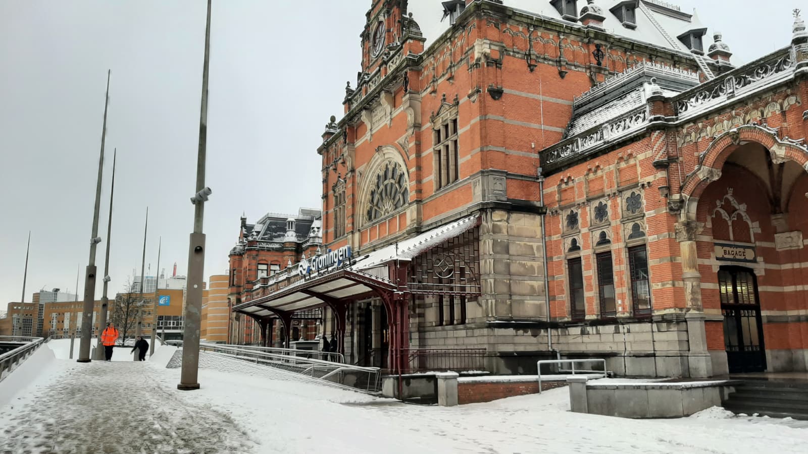 NS past dienstregeling naar Groningen vanwege winterweer: treinreizigers moeten woensdagochtend alle