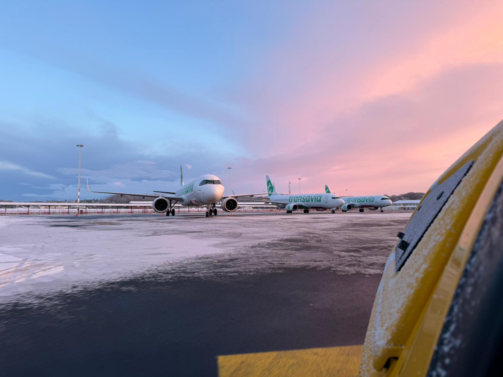 Sneeuwploegen houden Groningen Airport Eelde bereikbaar: “Enorm trots”