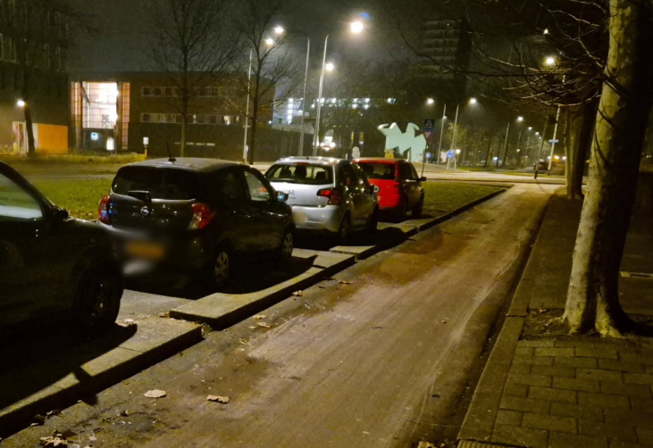 Meerdere auto’s vernield op Siersteenlaan; politie zoekt getuigen