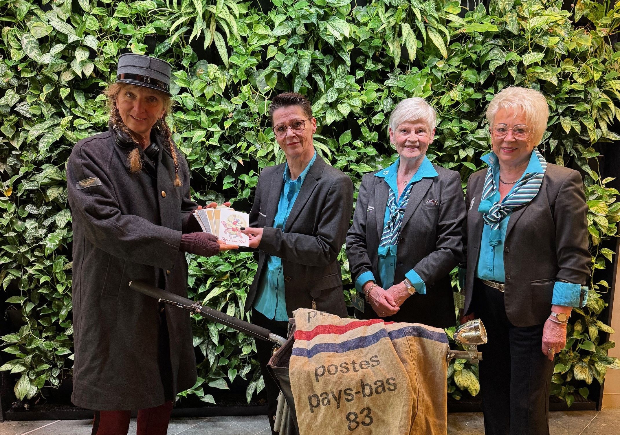 Zevenhonderd ‘Lieve Briefjes’ van schoolkinderen voor patiënten Martini Ziekenhuis
