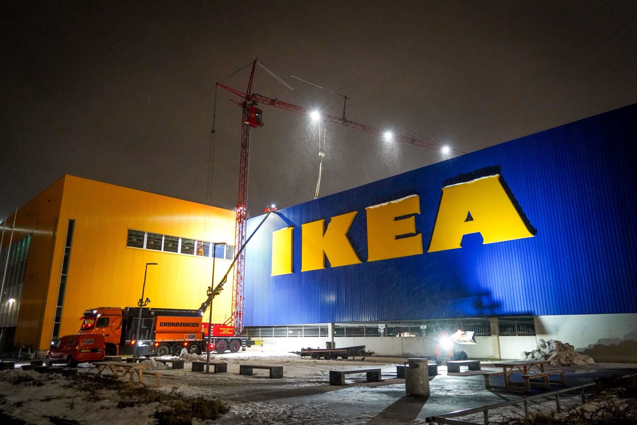 IKEA blijft in ieder geval tot maandag gesloten vanwege sneeuw op het dak