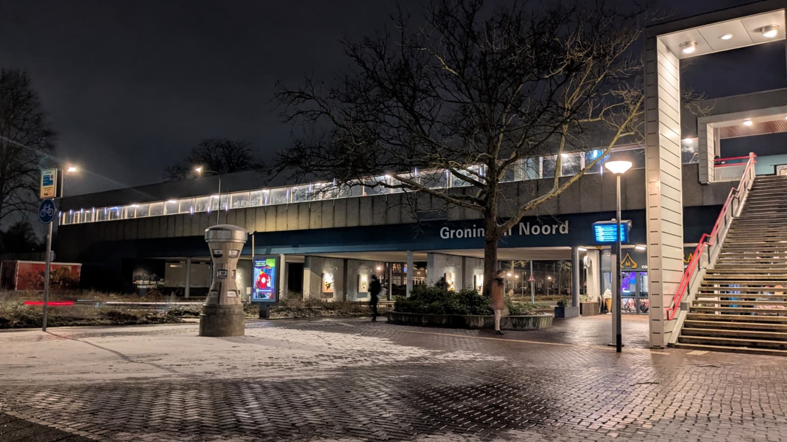 Bewonersplatform wil beter verlicht en veiliger stationsgebied Groningen Noord: ‘Mensen dumpen hier 