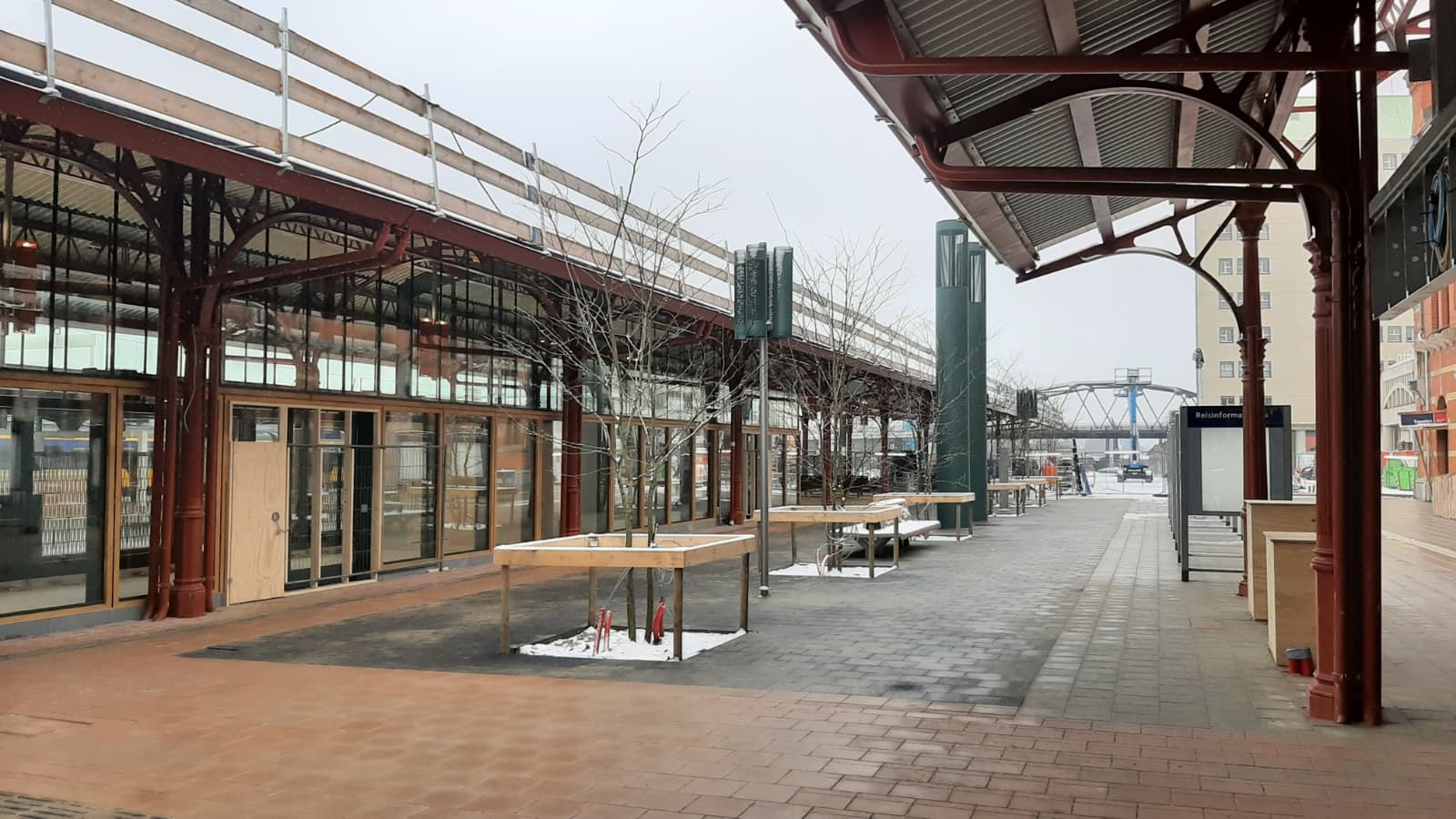 Perronplein Hoofdstation bijna helemaal af