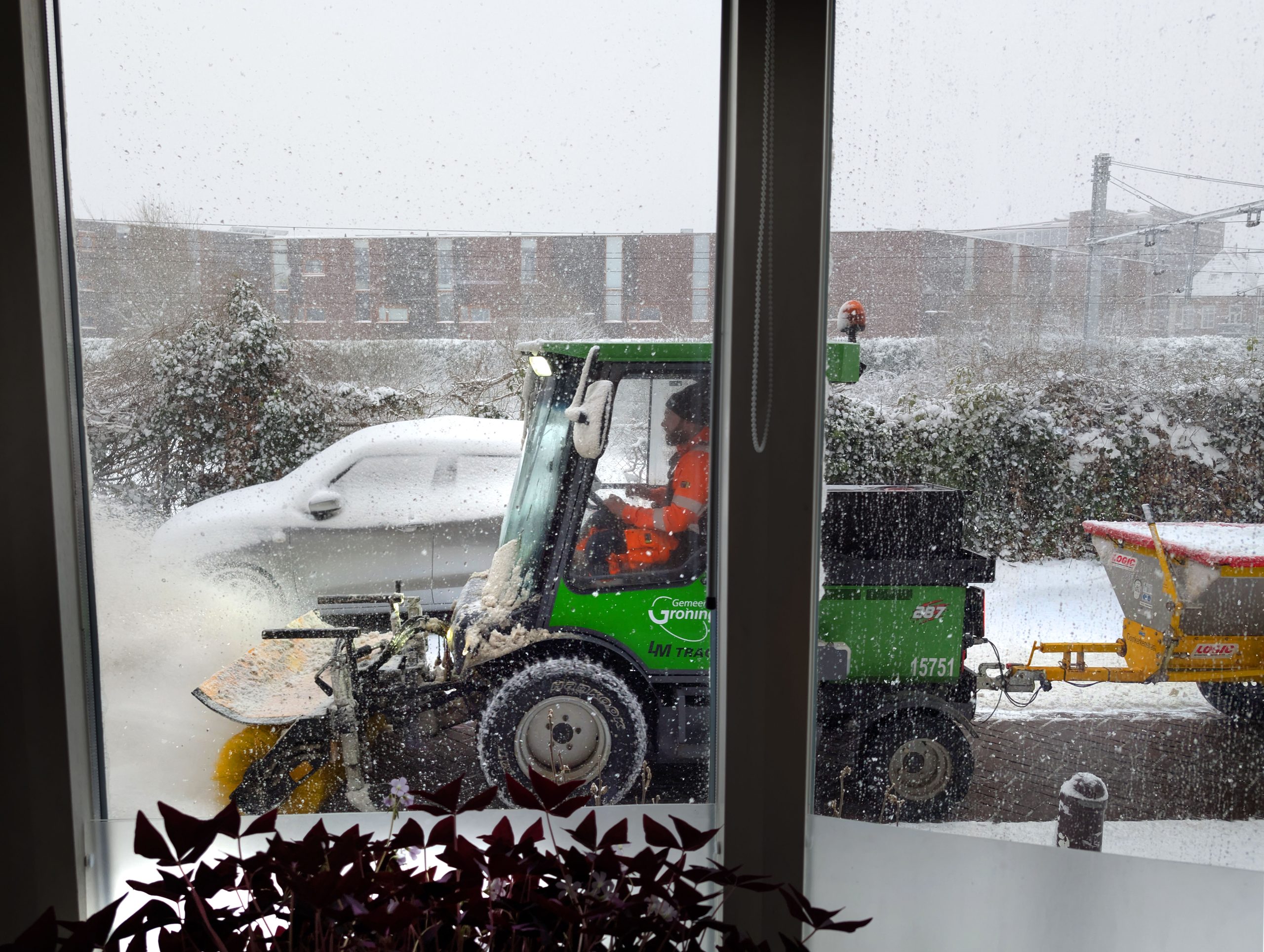 Maandagochtend geen tentamens bij Hanze en RUG; WIJ Groningen later open door ijzel