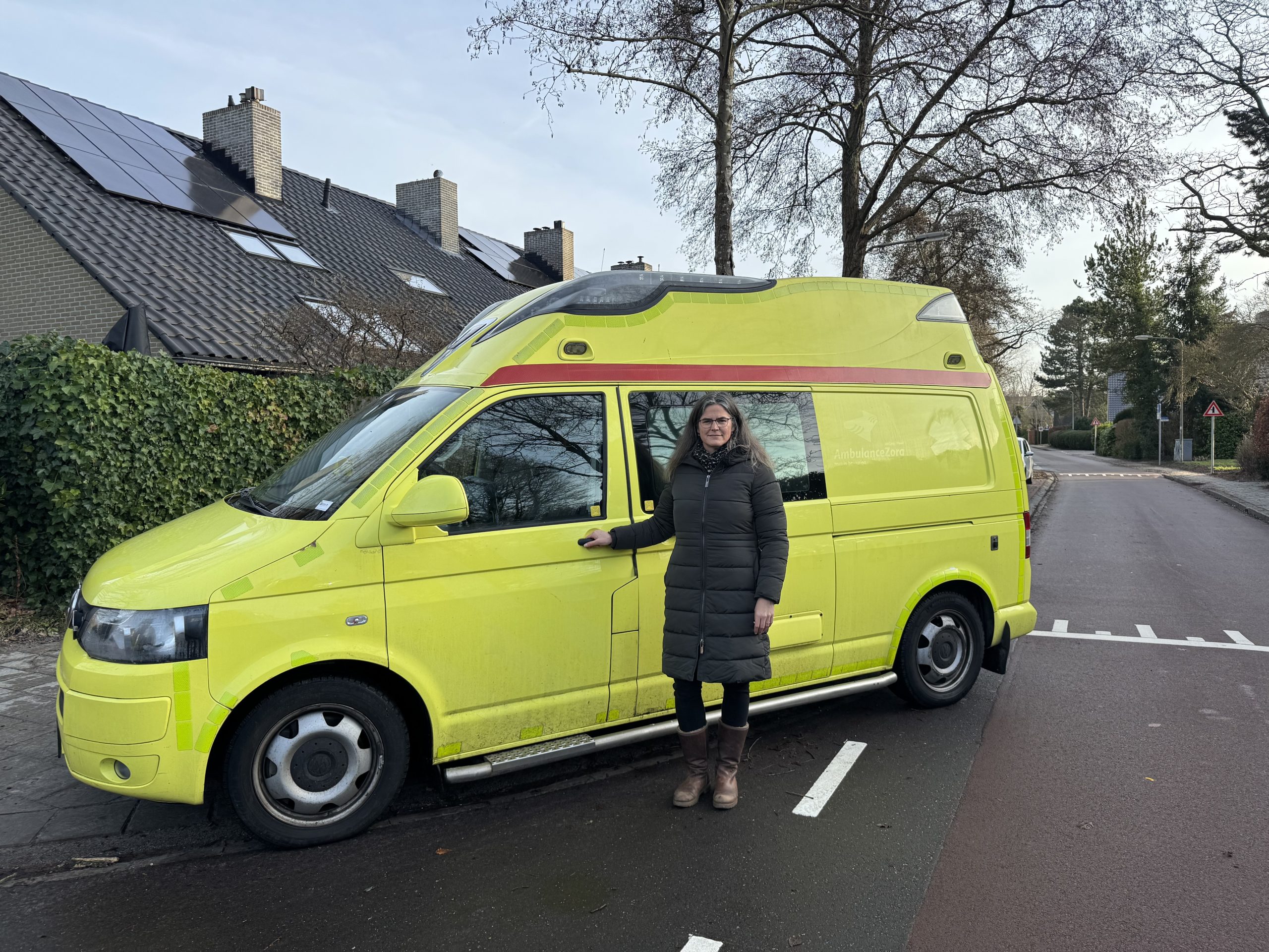 Ambulance met hulpgoederen vertrekt vanuit Groningen naar Oekraïne