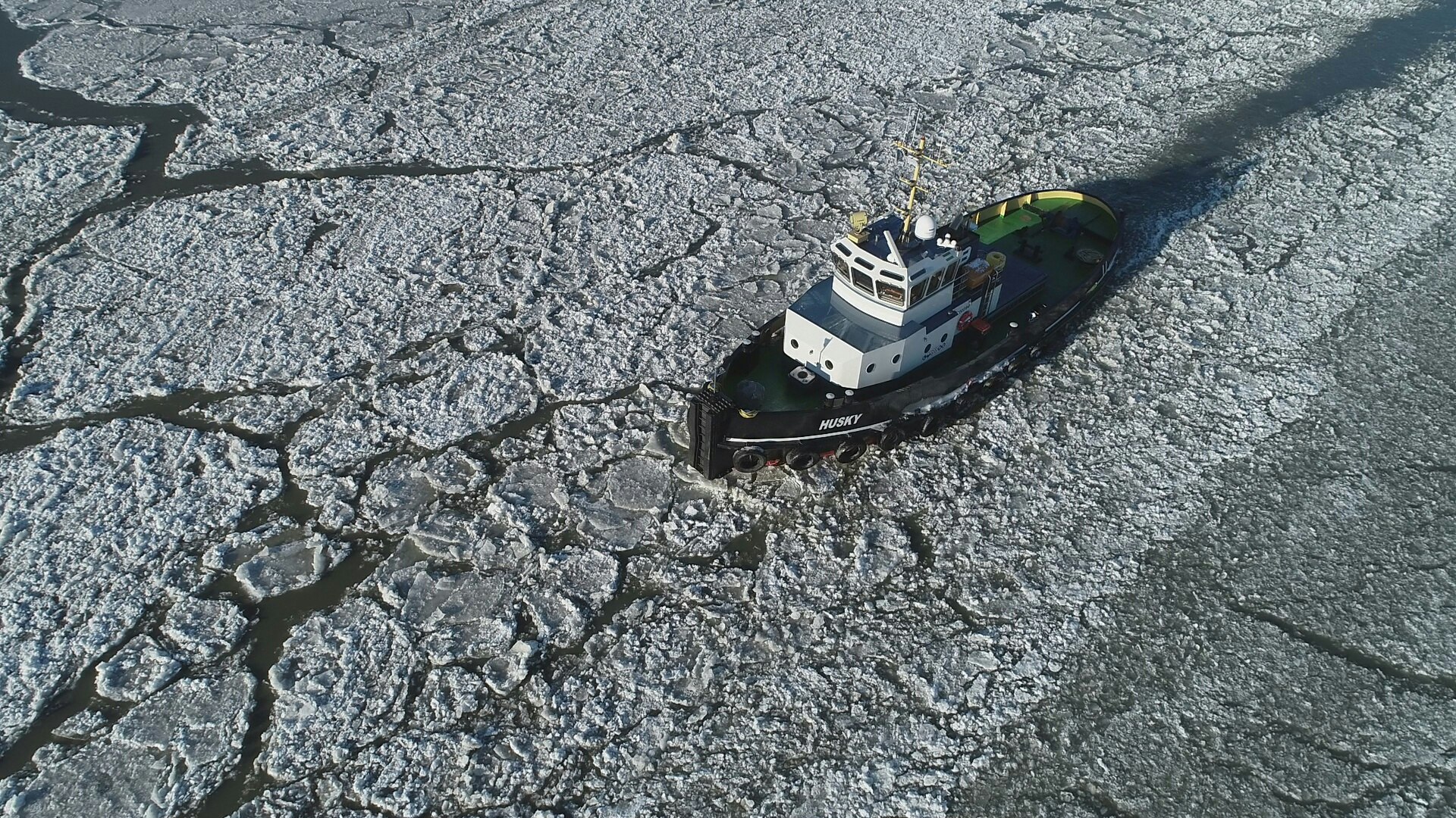 Rijkswaterstaat zet ijsbrekers in op vaarweg Lemmer-Delfzijl