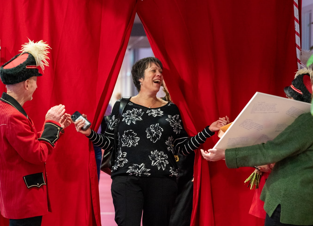 Eerste Lieve Briefje gaat naar Groningse participatie-ambtenaar Liesbeth van de Wetering