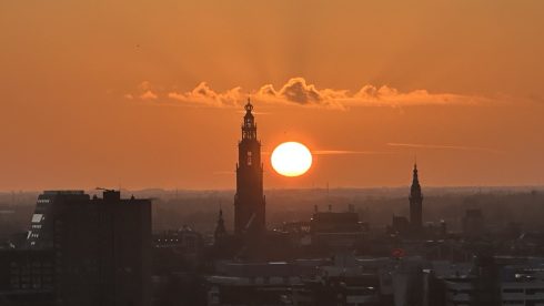 Dinsdag stralend zomerweer met 25 of 26 graden, later in de week ...
