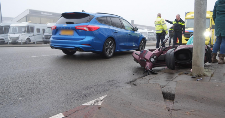 Scooterrijder gewond bij verkeersongeluk Sint Petersburgweg
