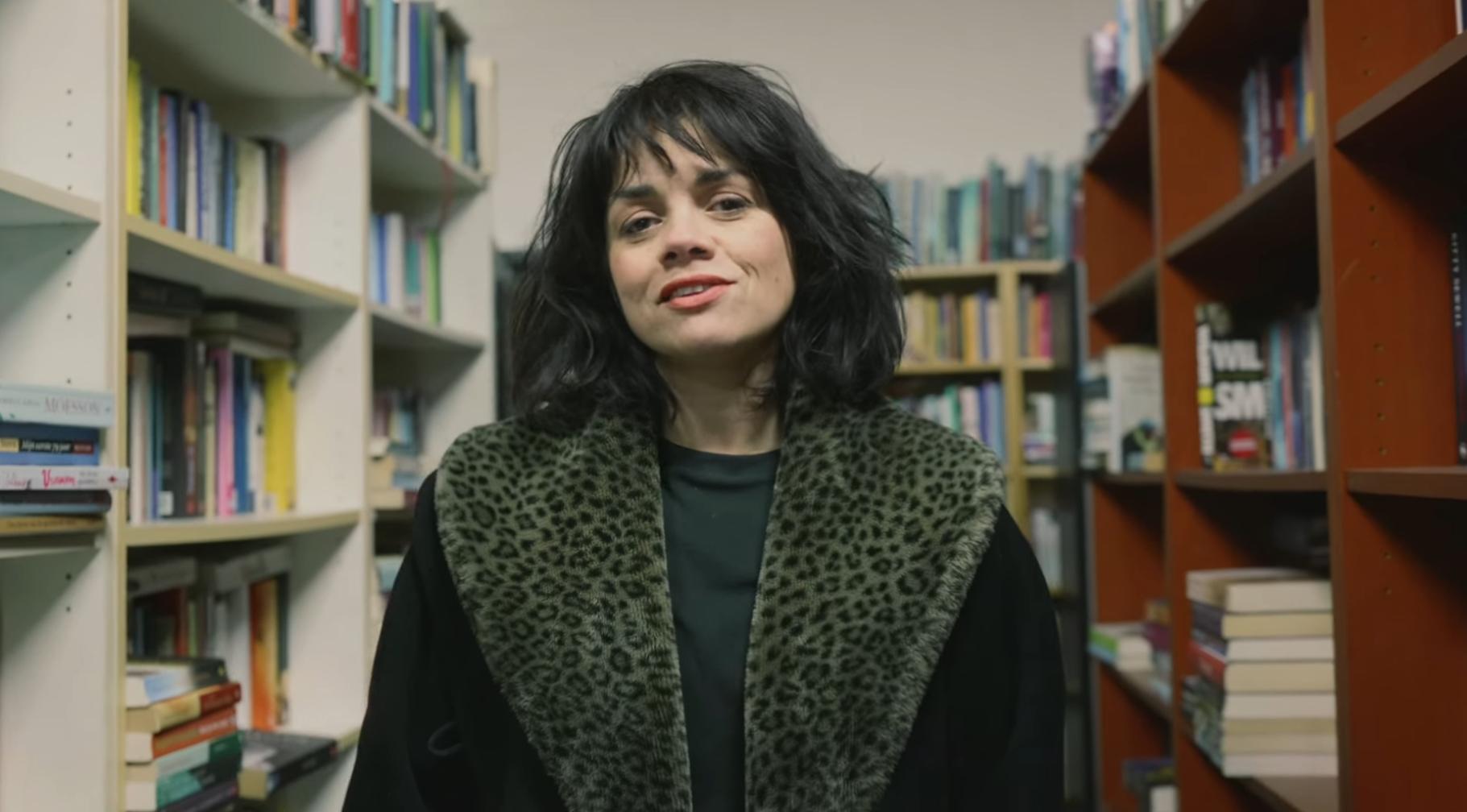 Zangeres T A M A R brengt melancholisch liefdeslied uit op Valentijnsdag: “Een brief aan een geliefd