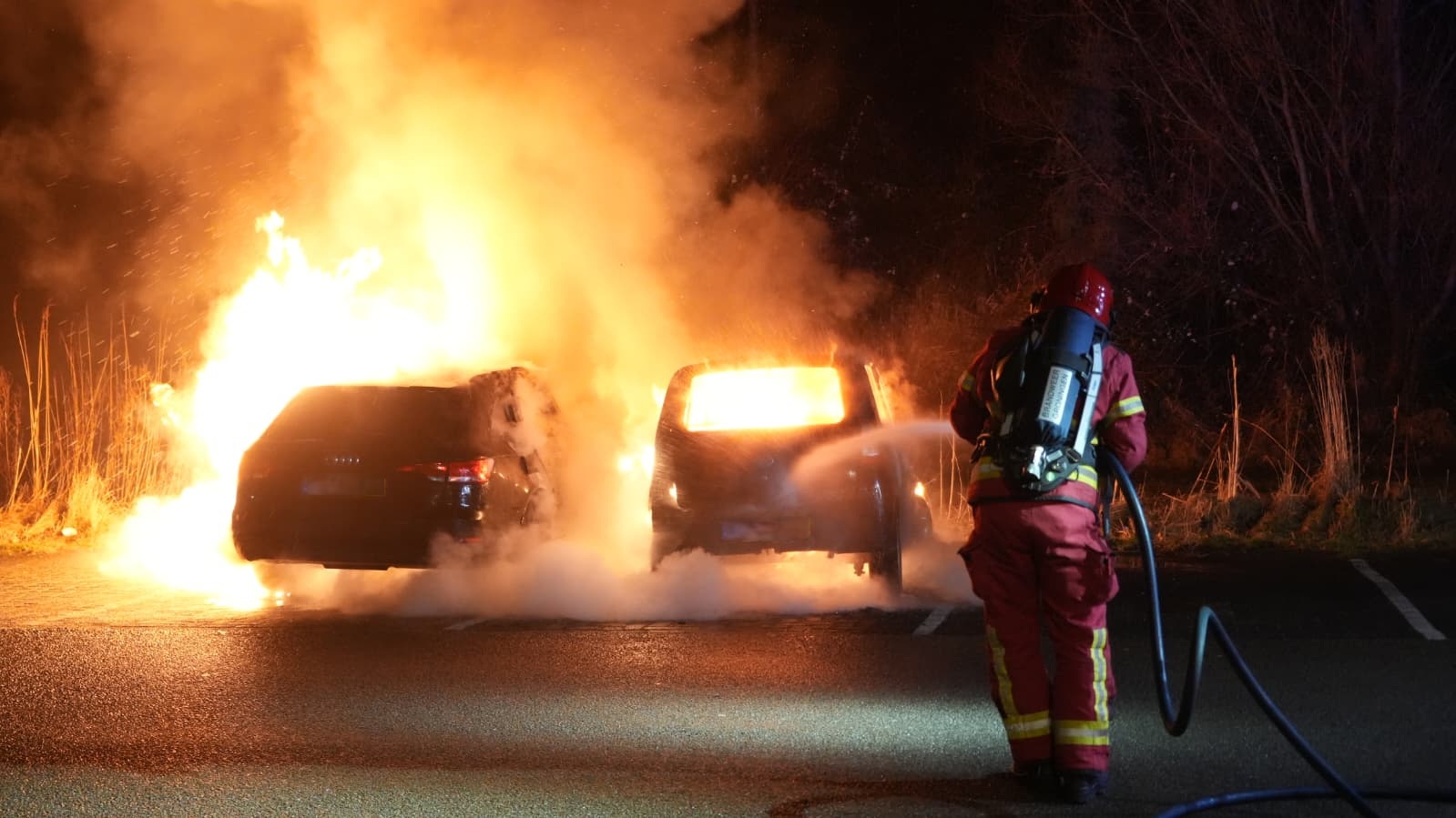 Twee auto’s uitgebrand op P+R Kardinge