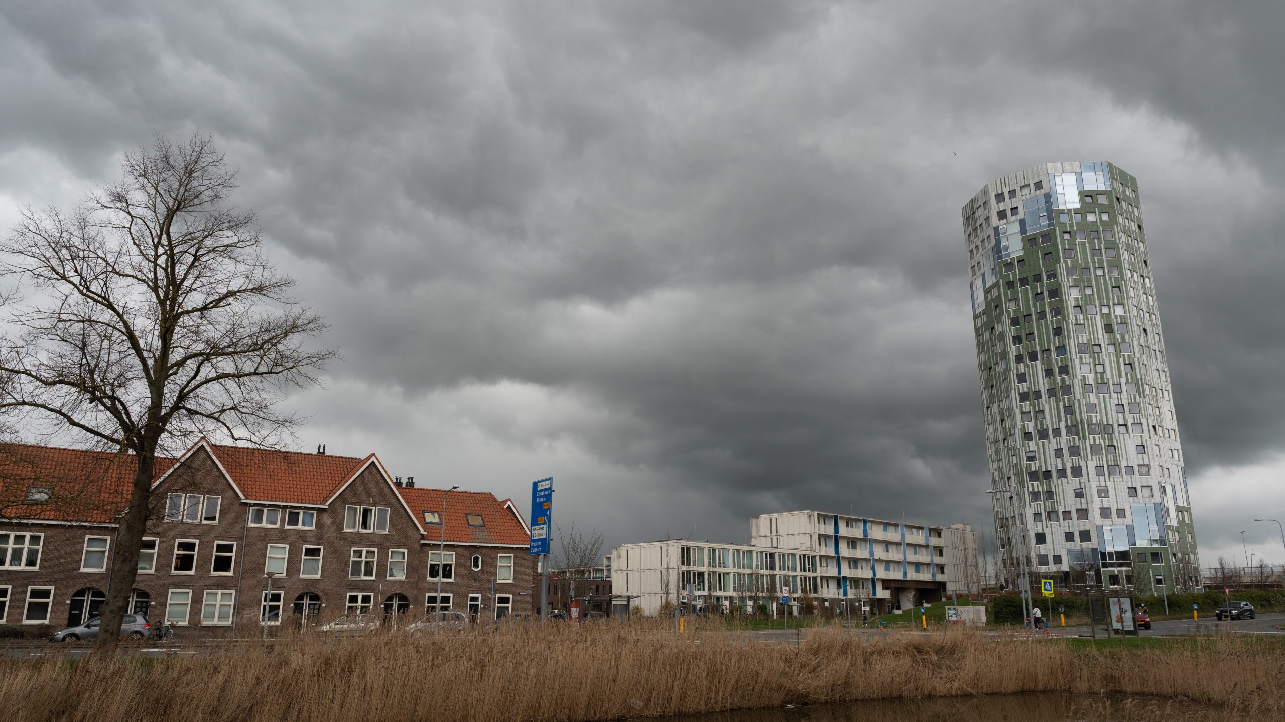 Weekend met overdag opklaringen en ’s avonds kans op een bui, na dinsdag droog en vaker zon