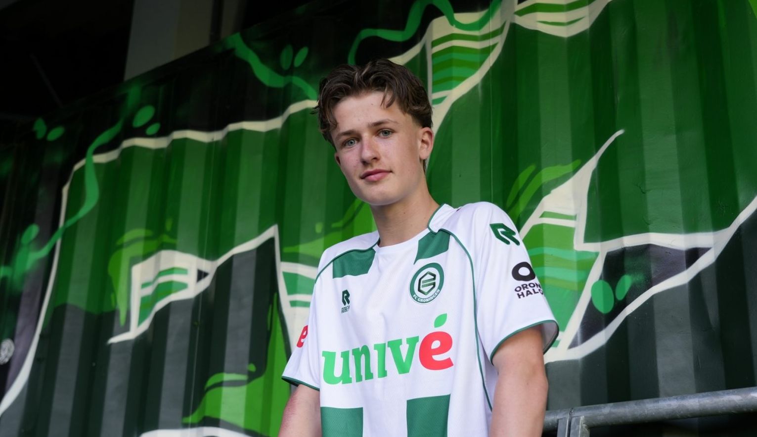 Mauro Koster (16) tekent eerste contract bij FC Groningen