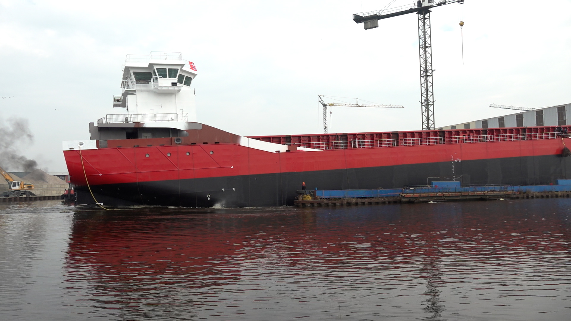 Vrachtschip Longpride te water gelaten in Waterhuizen