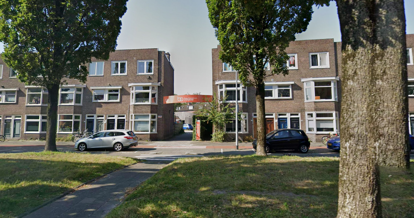 Oplooppodium brengt Oranjebuurt samen: “In een sombere tijd komen wij met vrolijkheid”