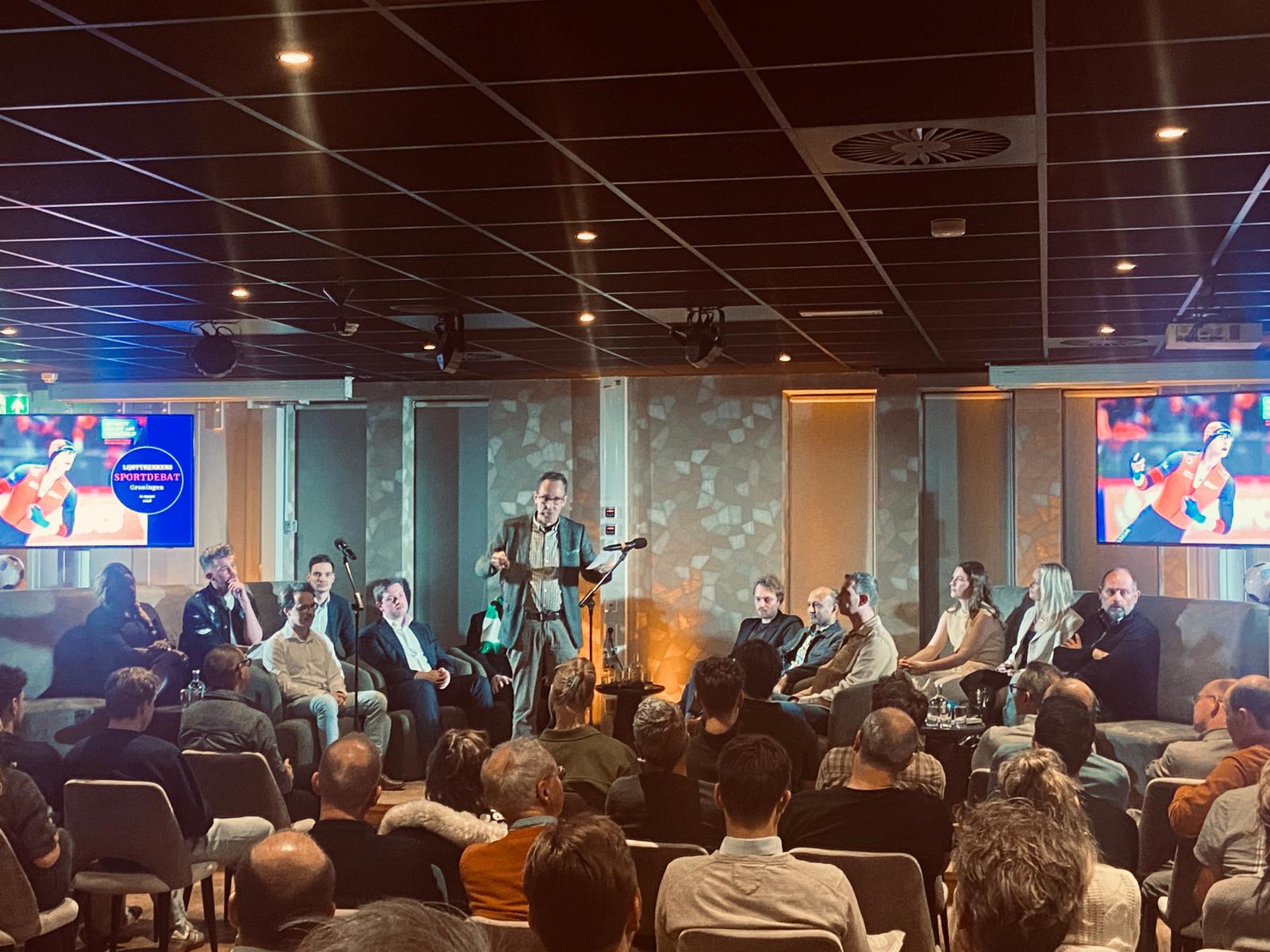 Live voetbal en de laatste Sport & Politiek in OOG Sport