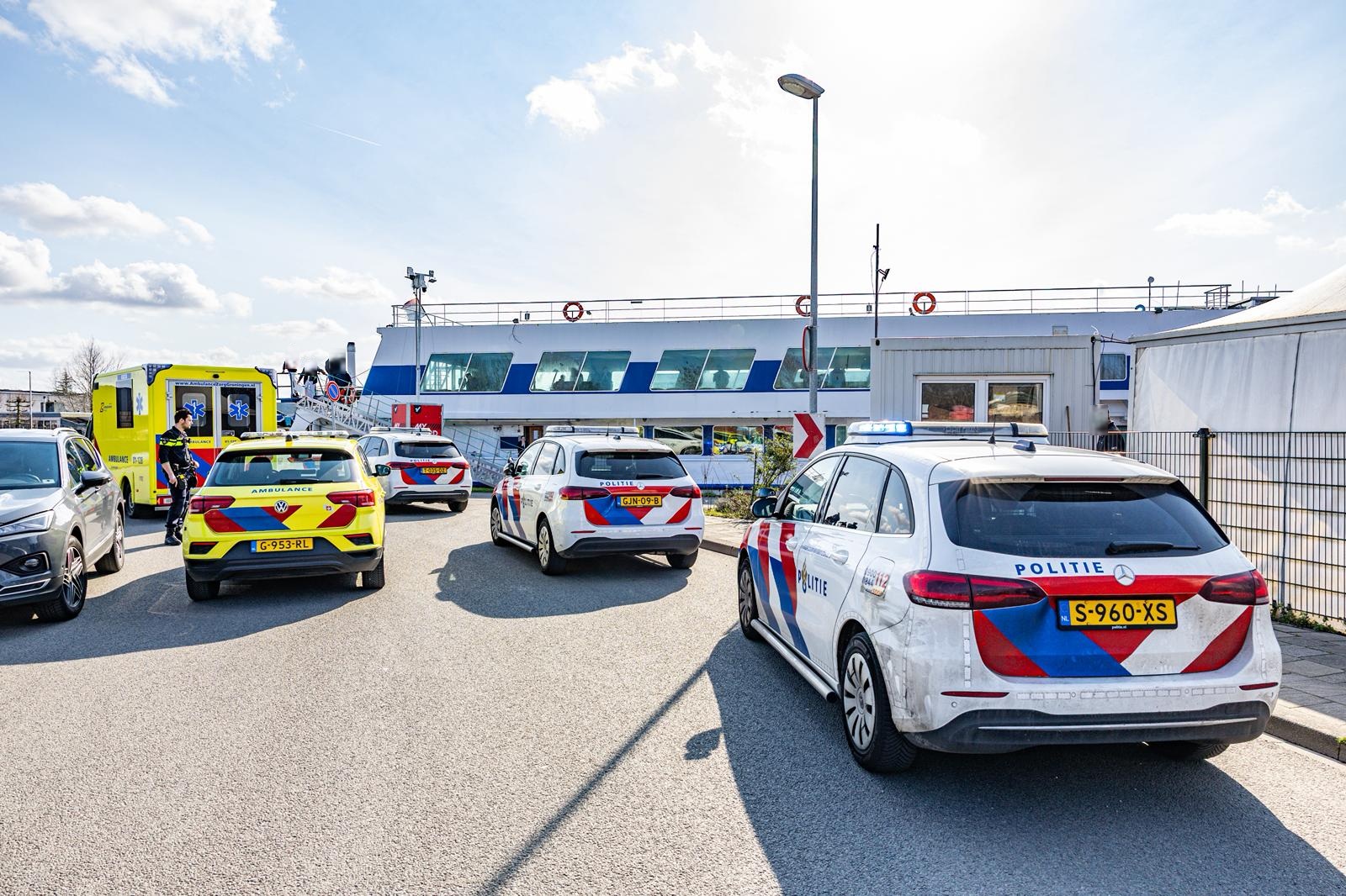 Persoon gewond bij steekpartij op asielzoekersschip Gideonweg